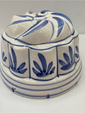 Vintage Knobler Japan Blue & White Hand Painted Decorative Mold Knobler Sticker